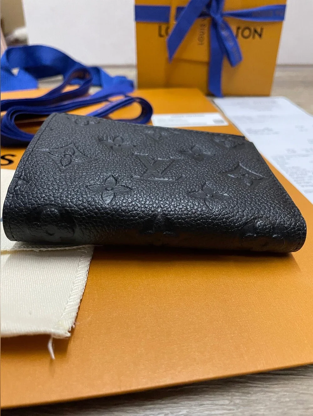Louis Vuitton compact lisa